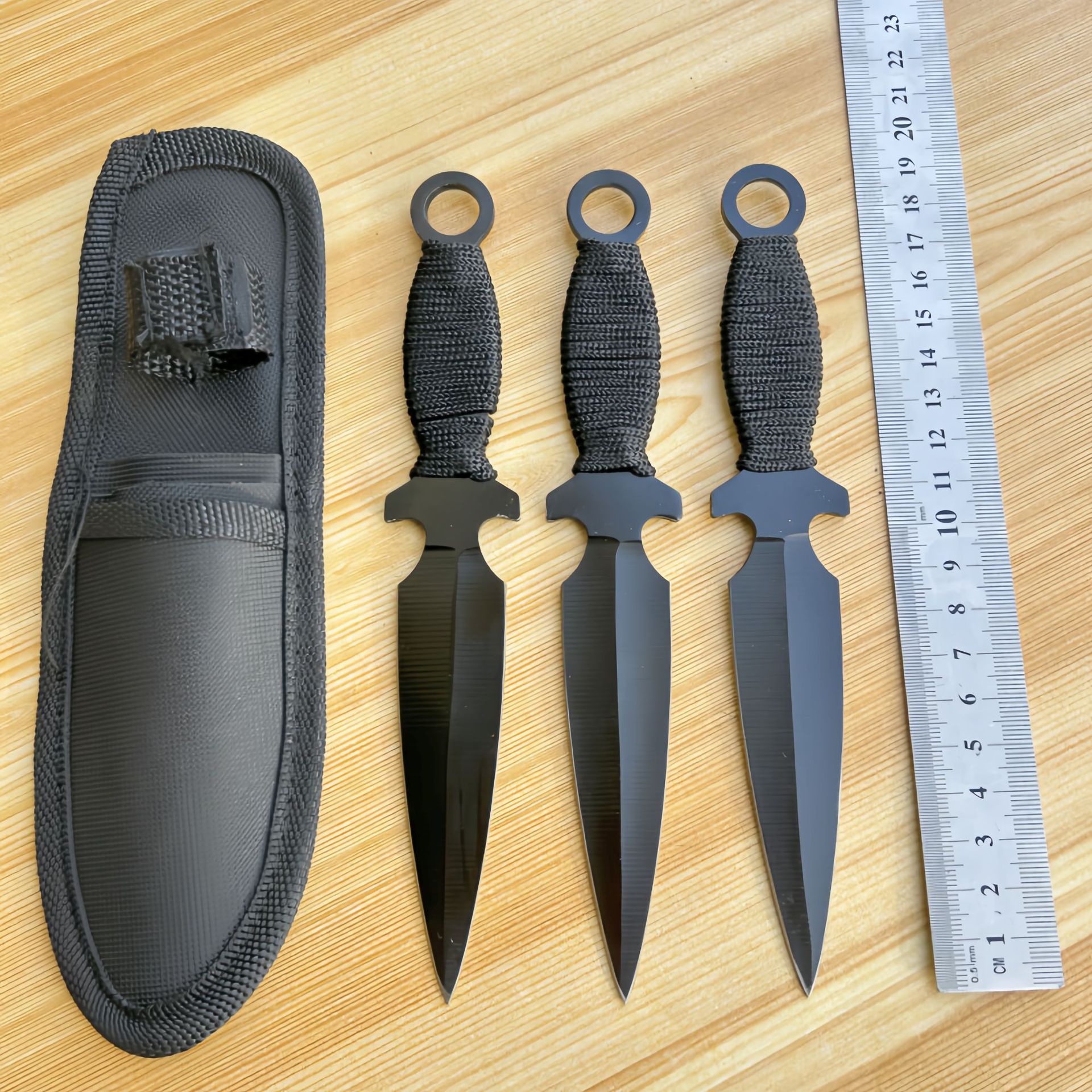 Set di coltelli da lancio da allenamento YF054 – 3 pezzi, Nero Set di coltelli da lancio da allenamento YF054 – 3 pezzi, Nero